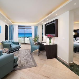 Master King Suite Adults only